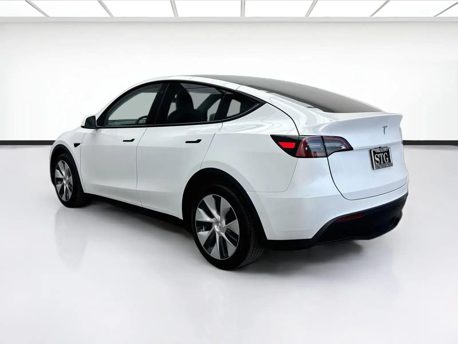 Tesla Model Y photo 6