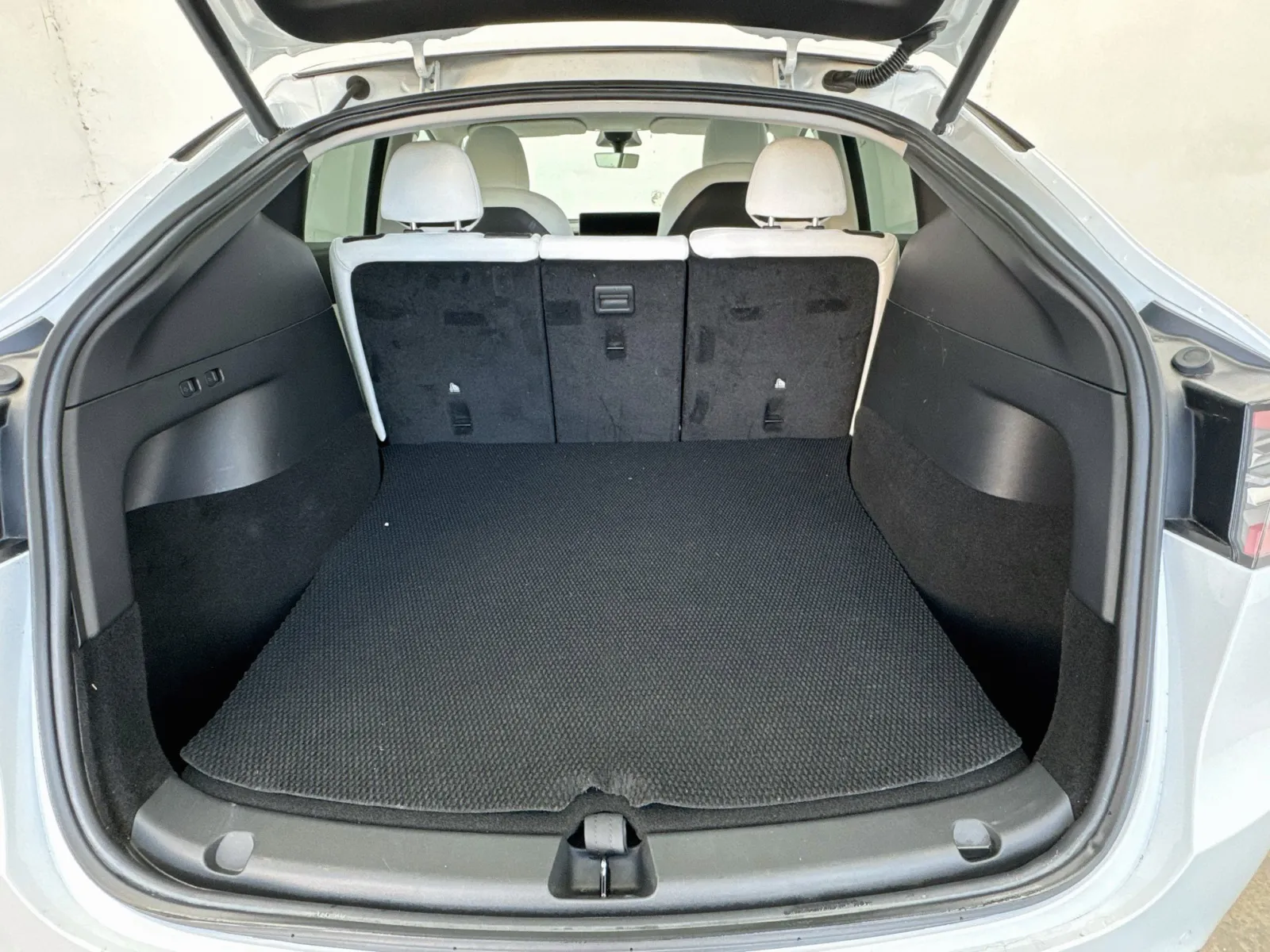 Tesla Model Y photo 18