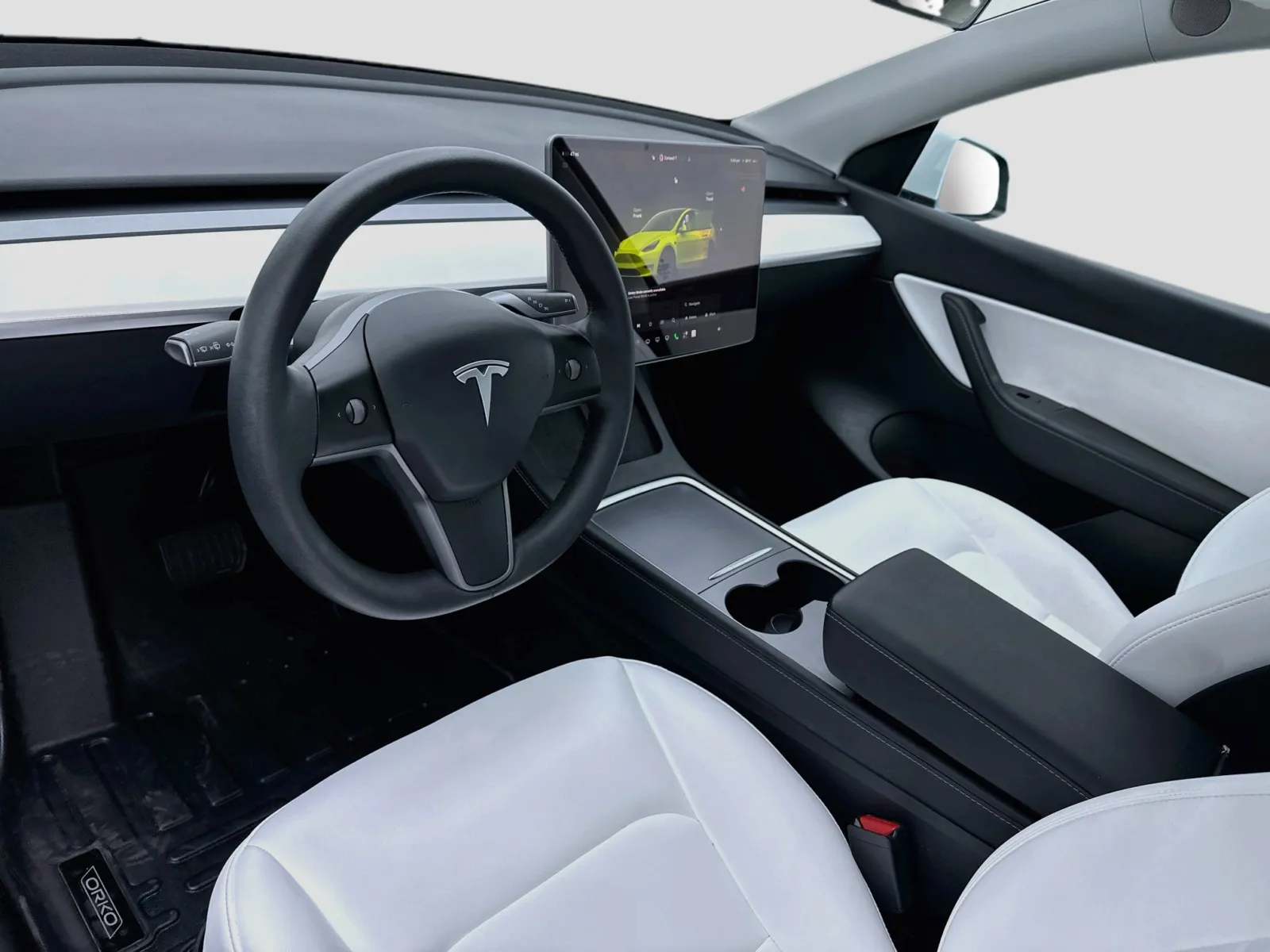 Tesla Model Y photo 7