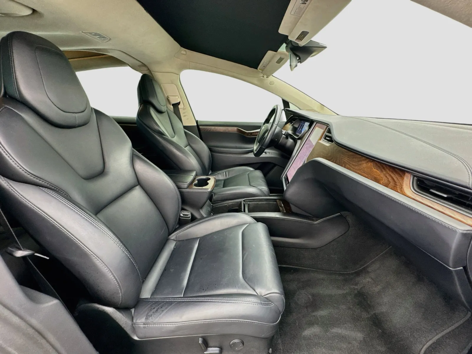 Tesla Model X photo 20