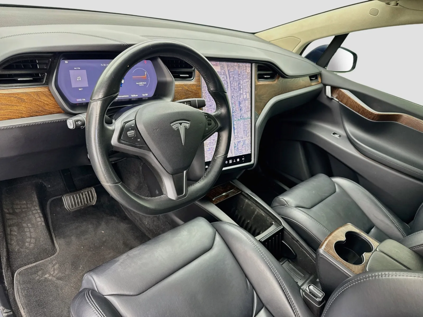 Tesla Model X photo 7