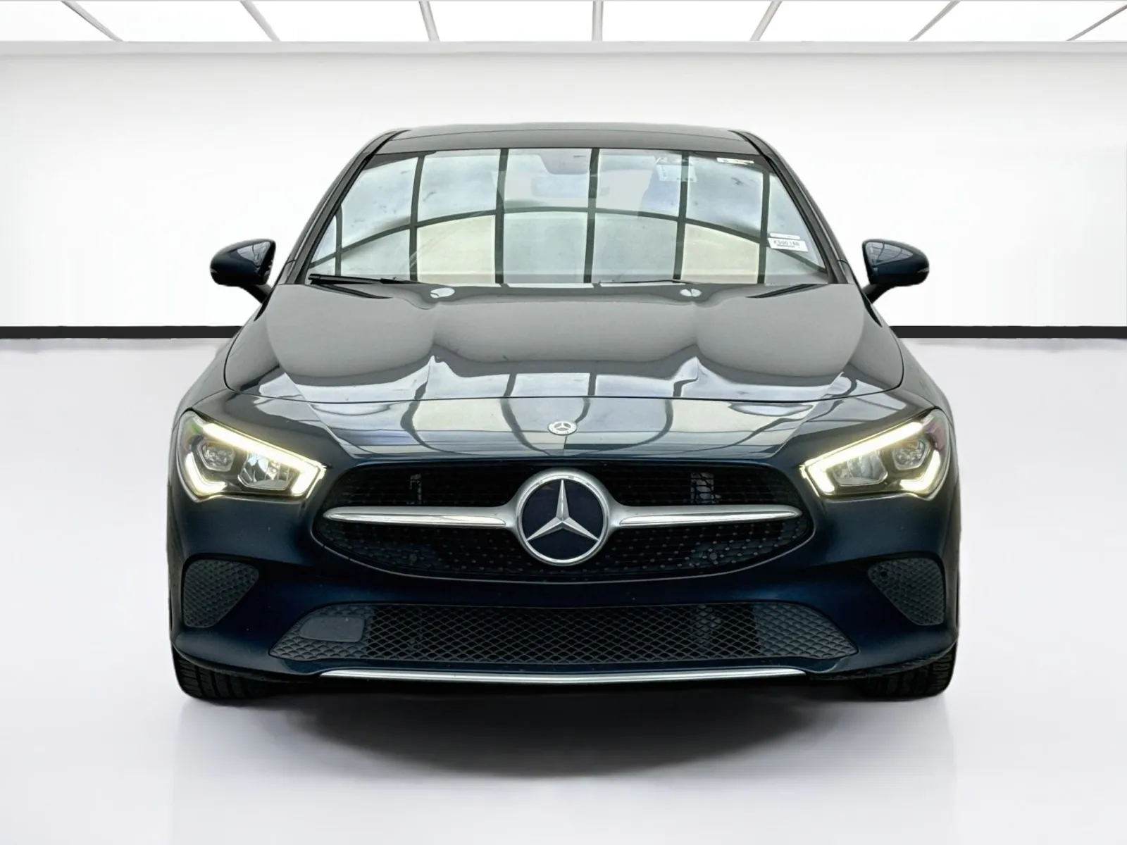 Mercedes-Benz CLA photo 2