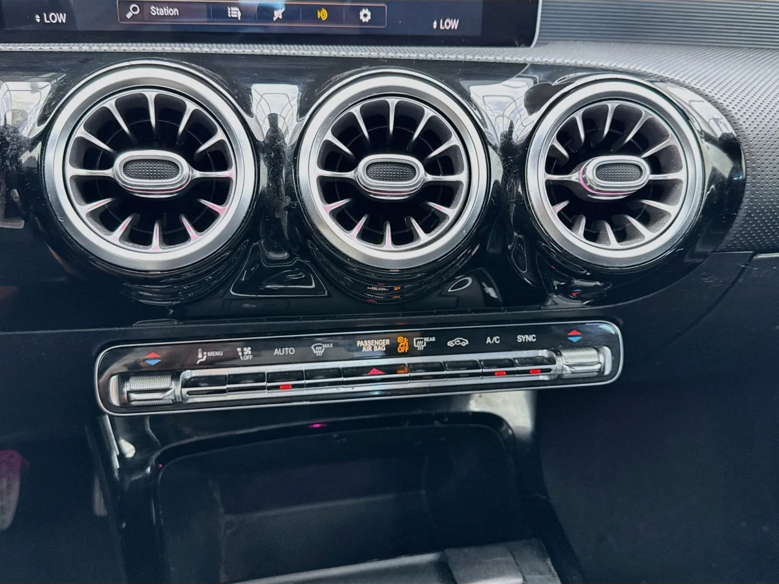 Mercedes-Benz CLA photo 12
