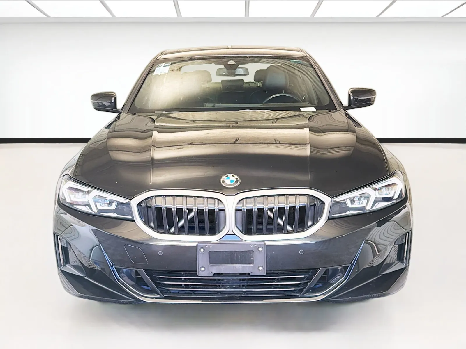 BMW 3 Series photo 2