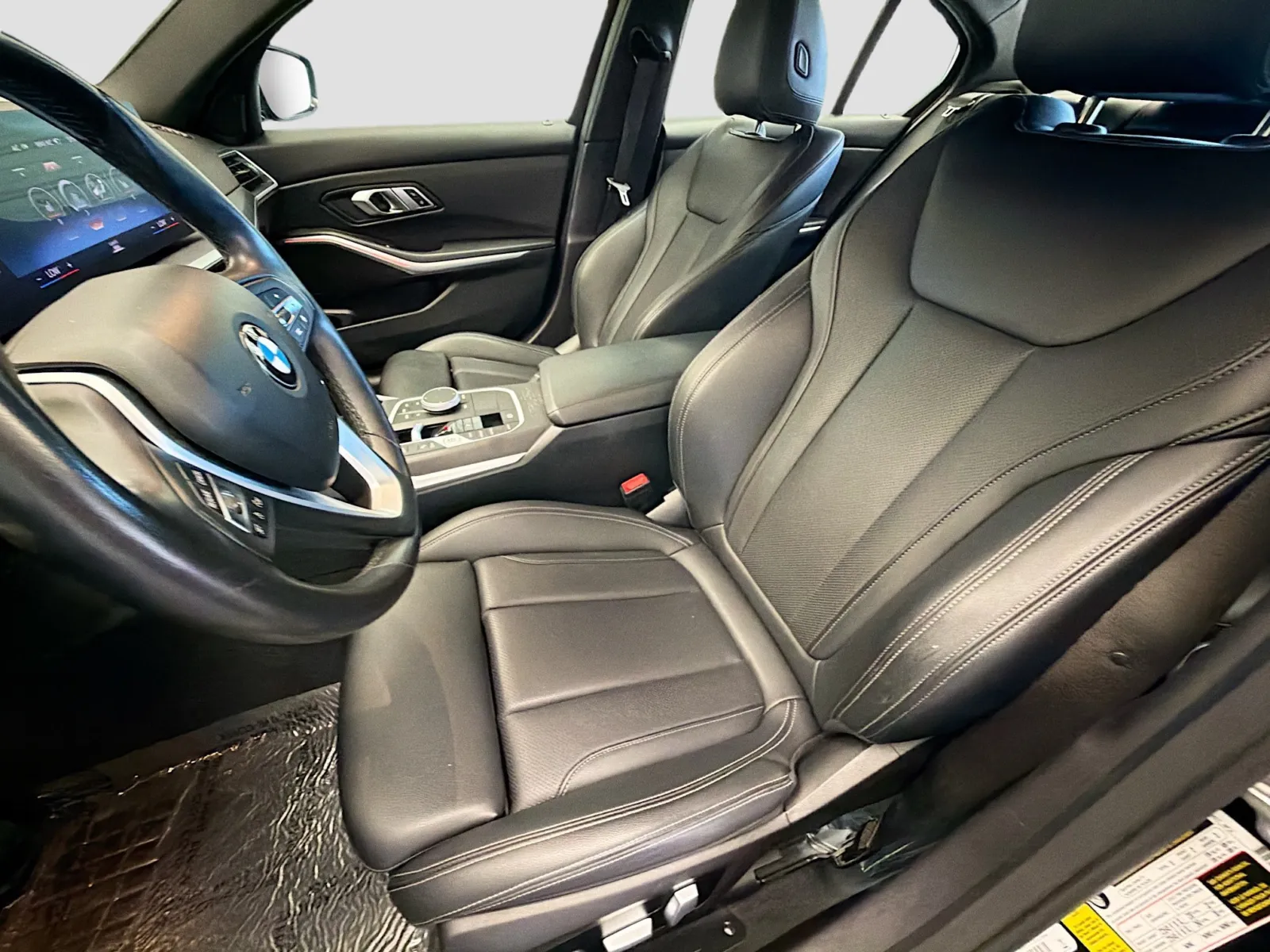 BMW 3 Series photo 11