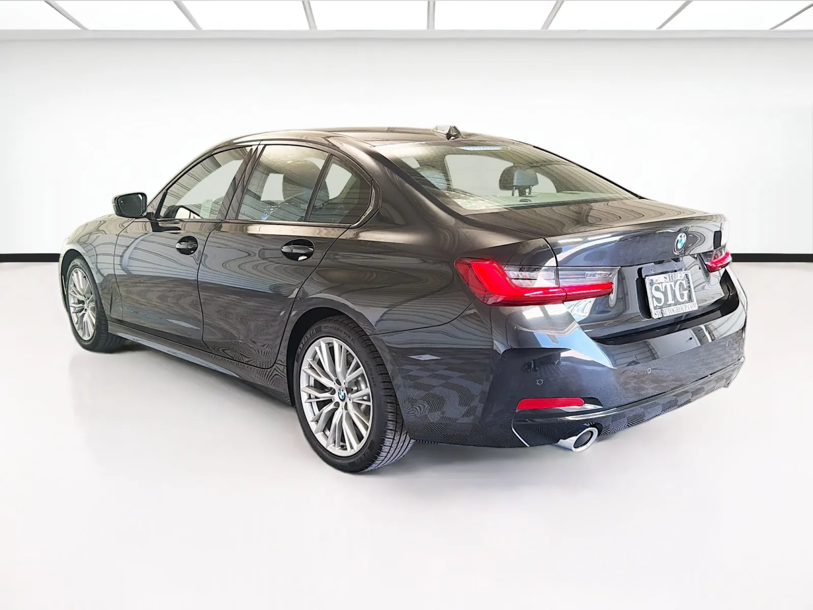 BMW 3 Series photo 6