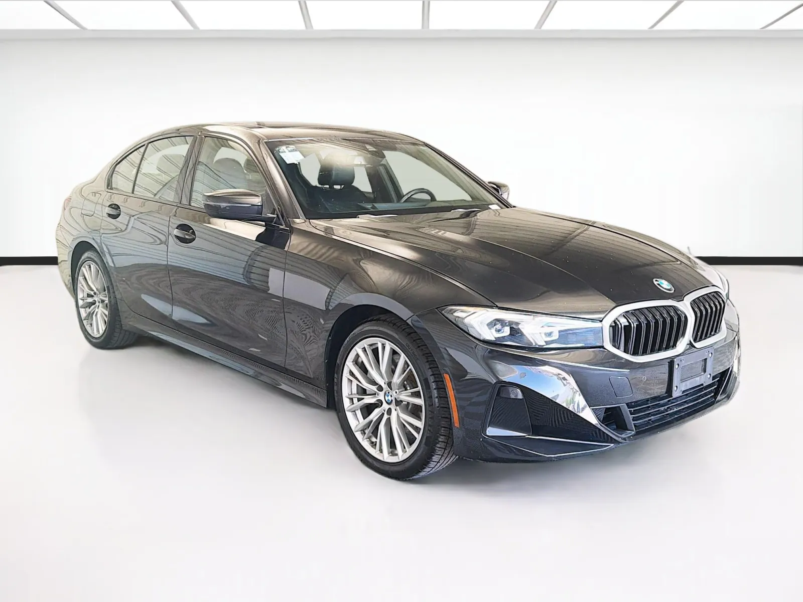 BMW 3 Series photo 3