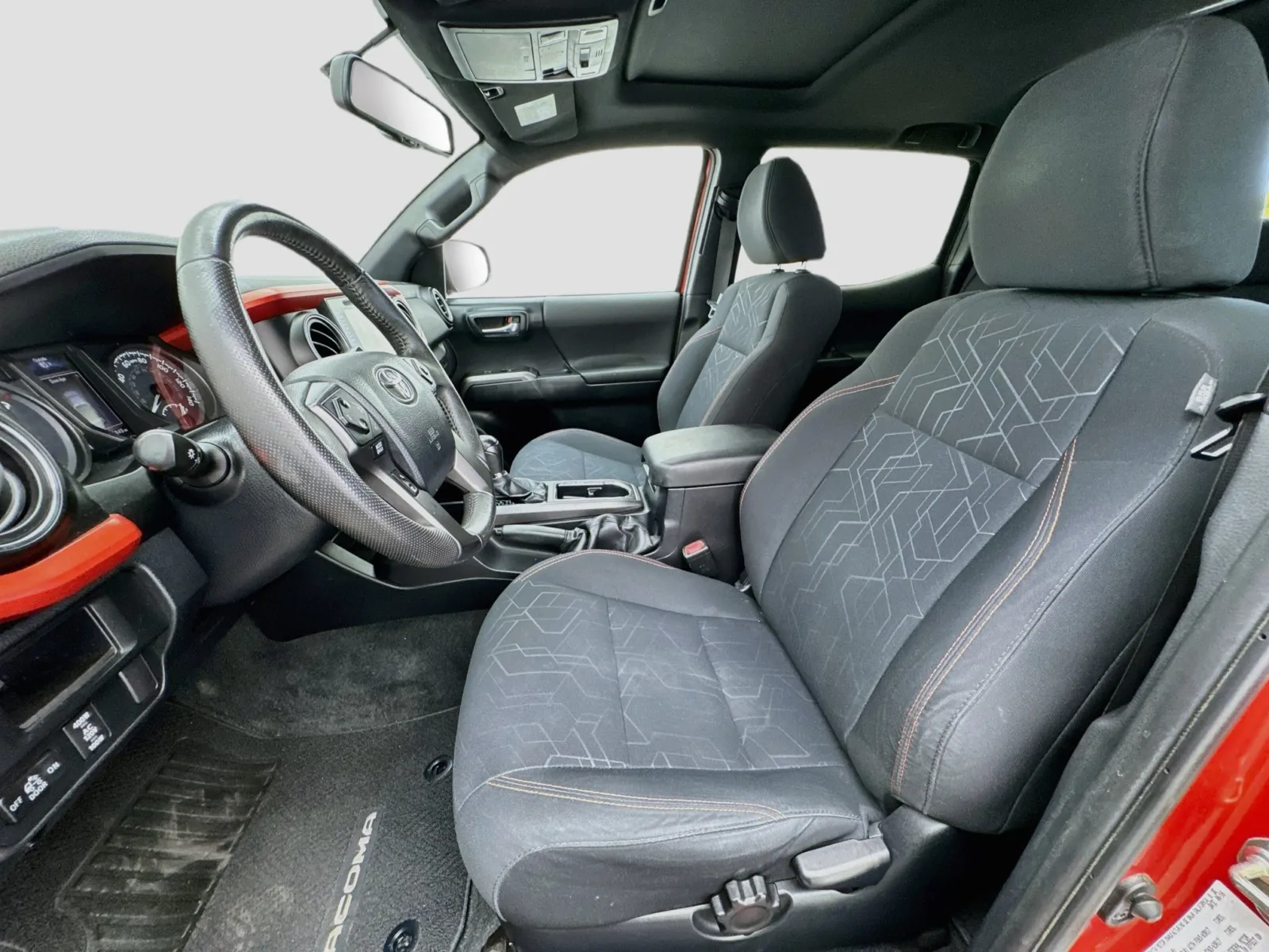 Toyota Tacoma photo 13