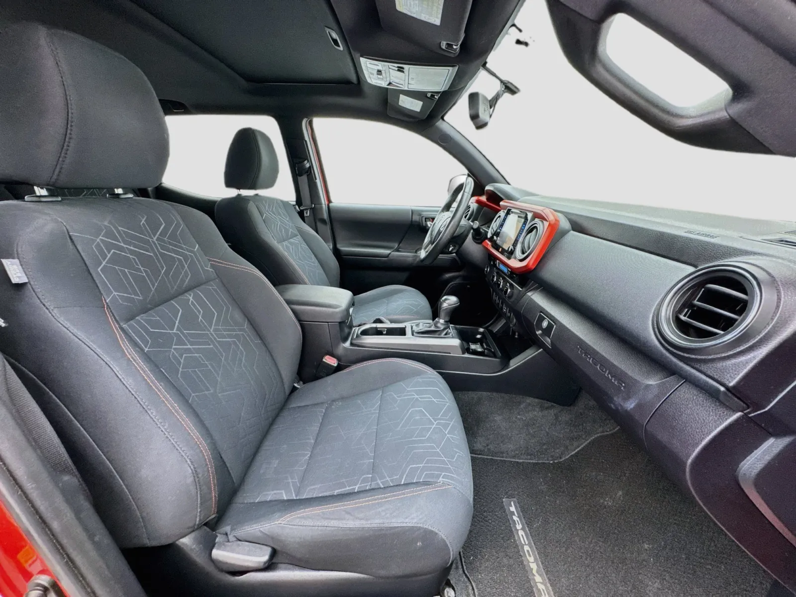 Toyota Tacoma photo 19