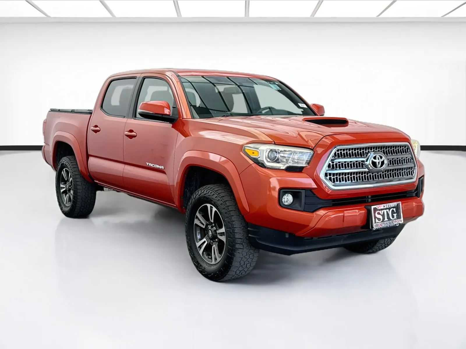 Toyota Tacoma photo 3