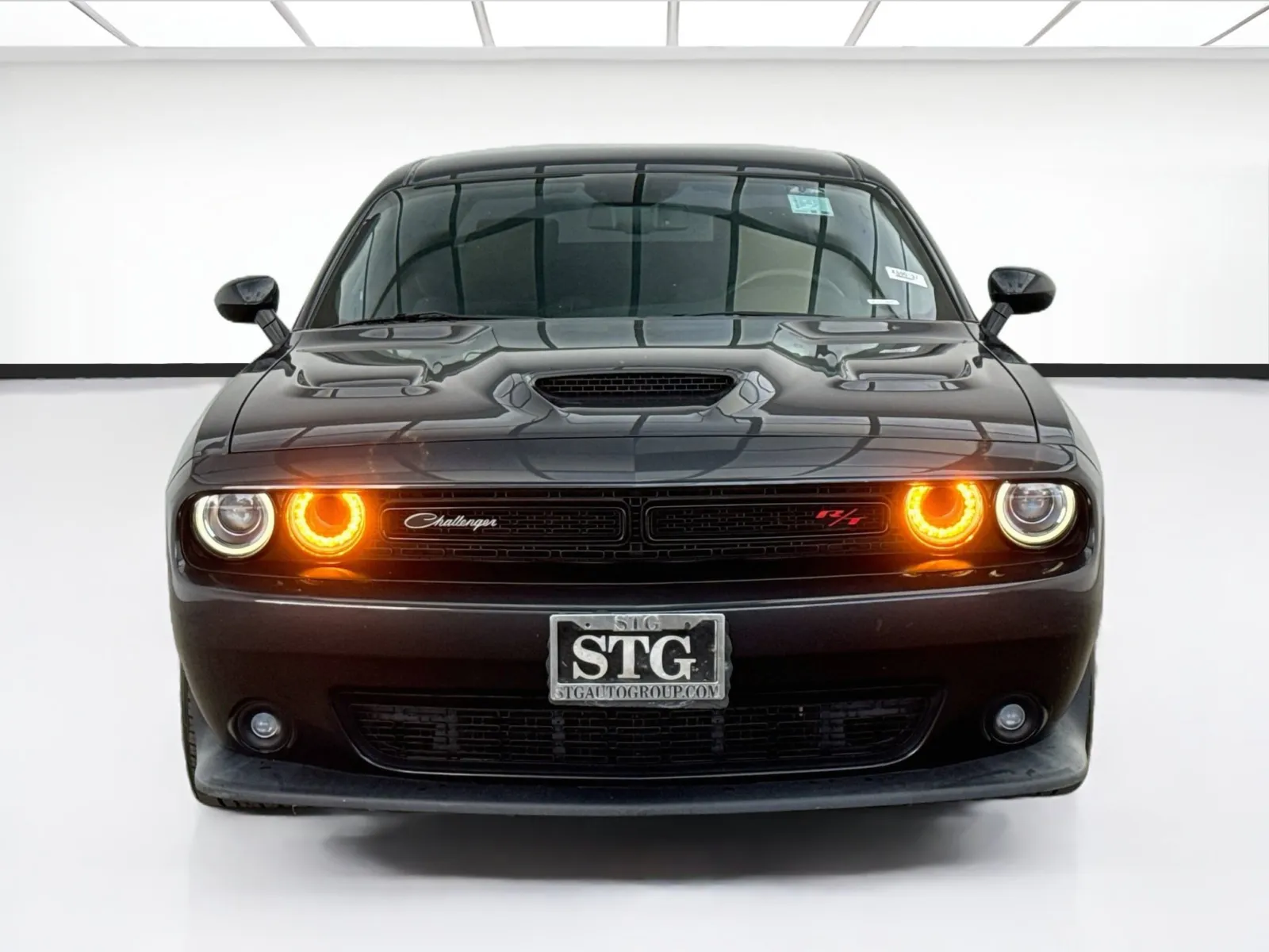 Dodge Challenger photo 2
