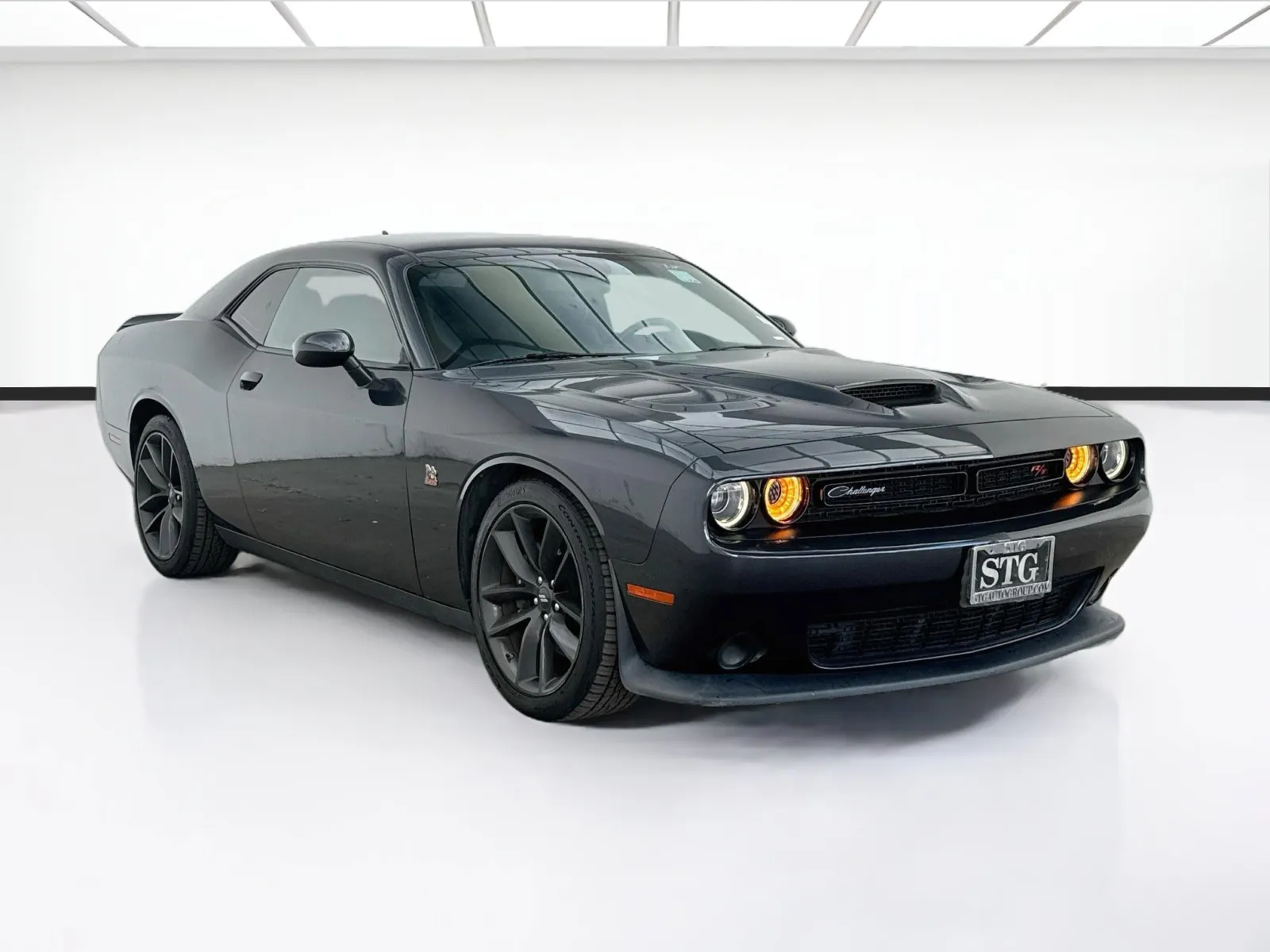 Dodge Challenger photo 3