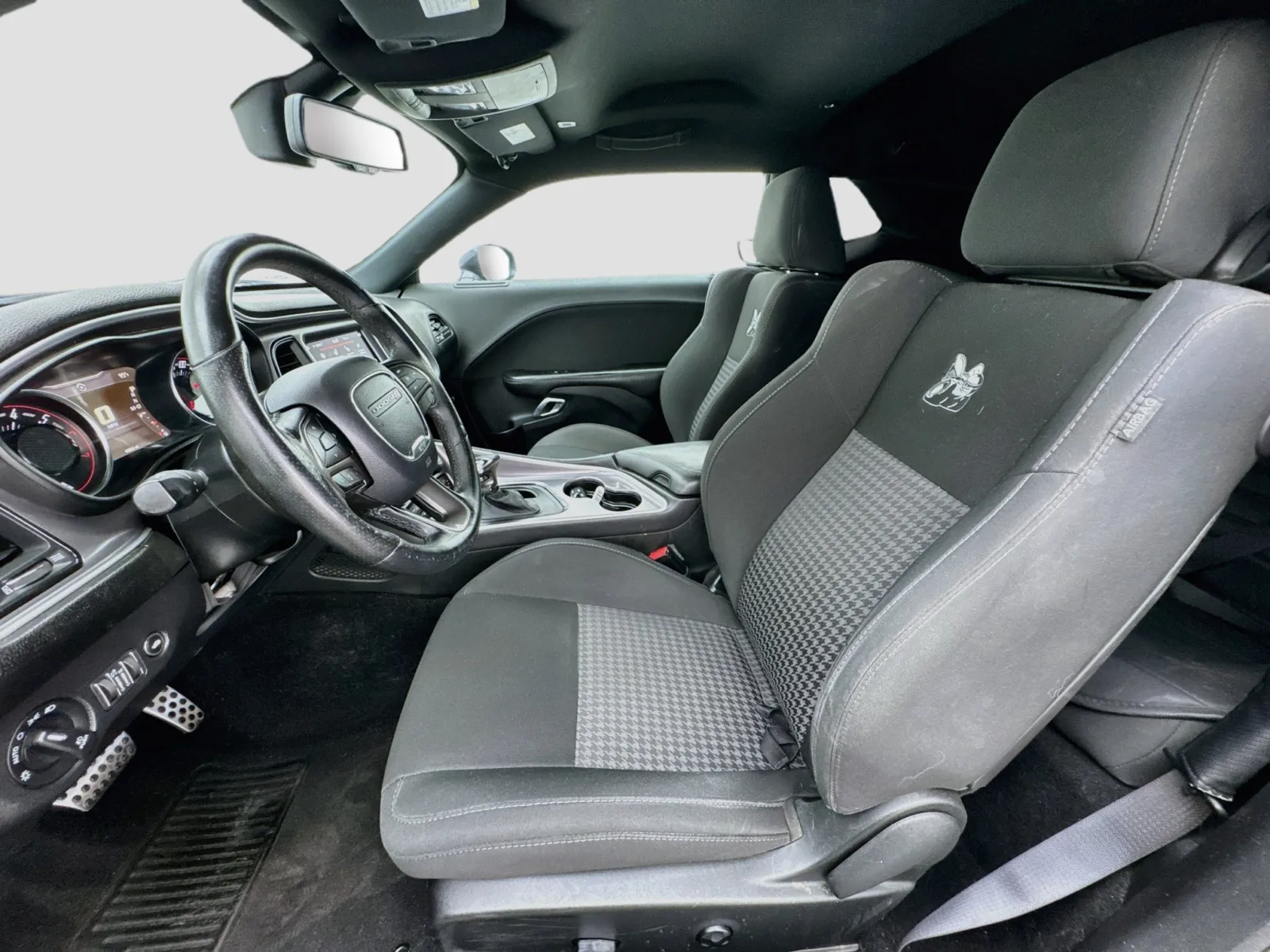 Dodge Challenger photo 13