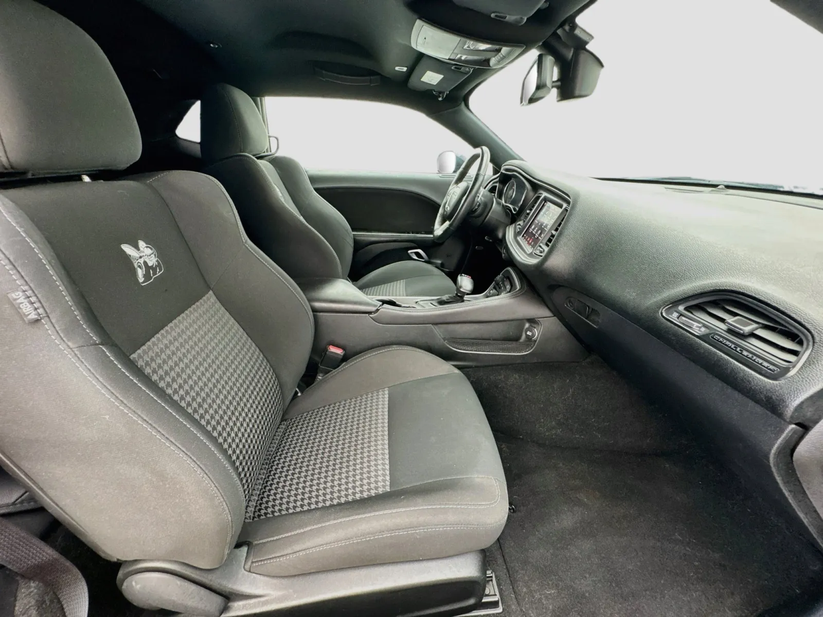 Dodge Challenger photo 18
