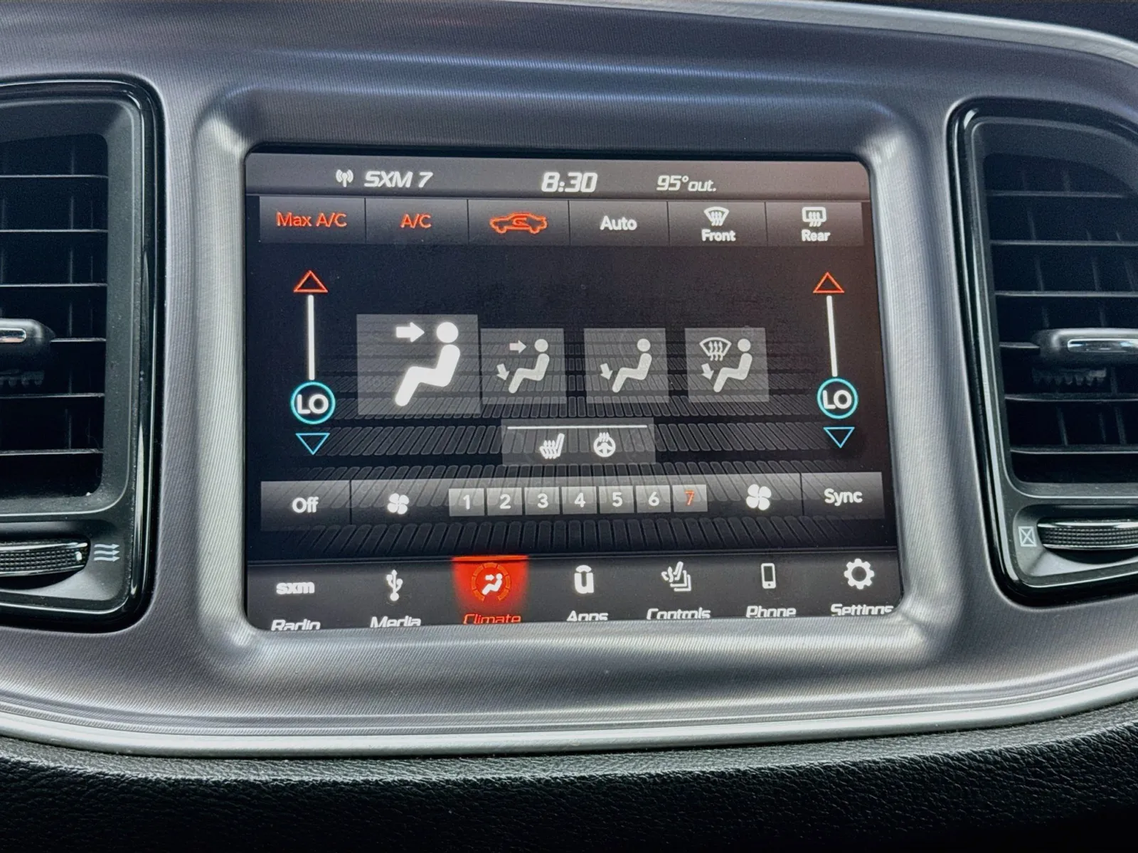 Dodge Challenger photo 12