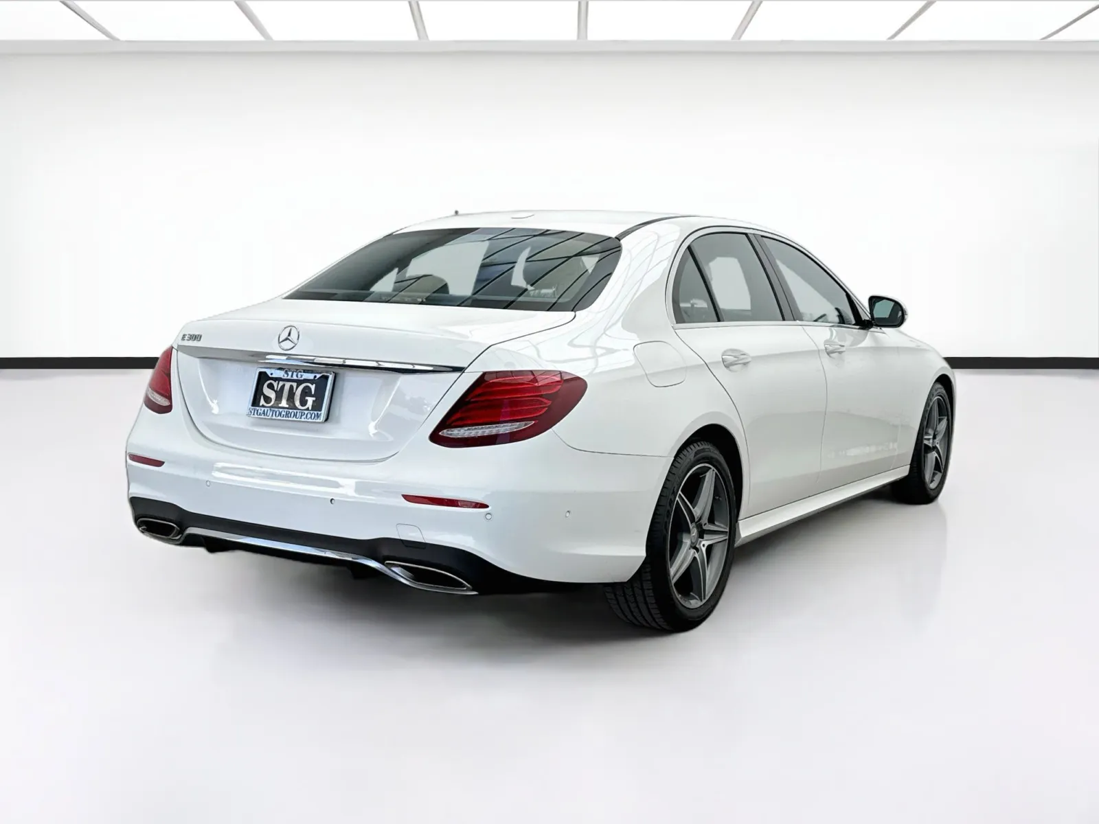 Mercedes-Benz E-Class photo 4