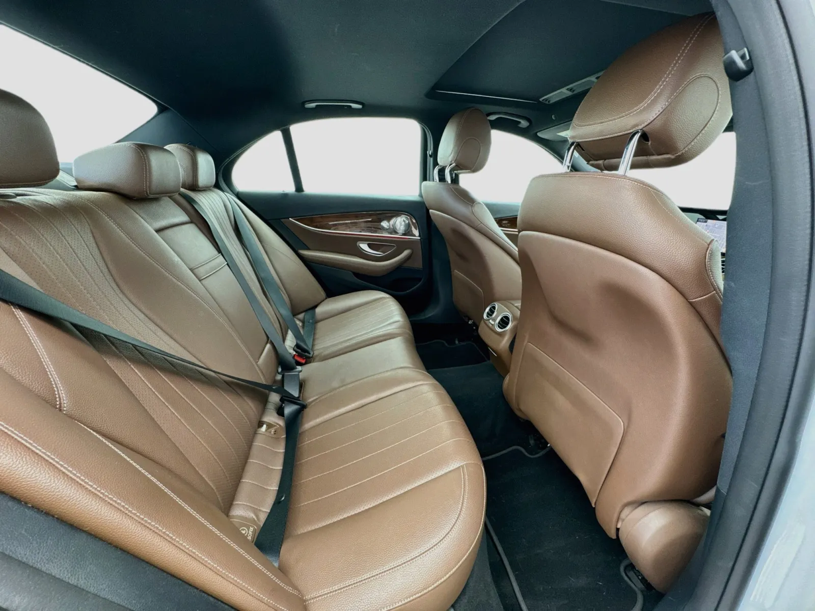 Mercedes-Benz E-Class photo 18