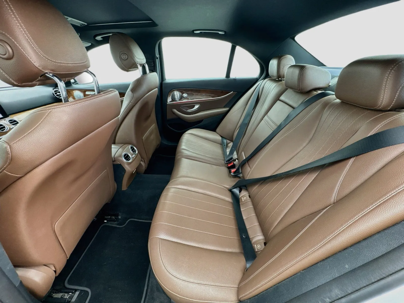 Mercedes-Benz E-Class photo 16