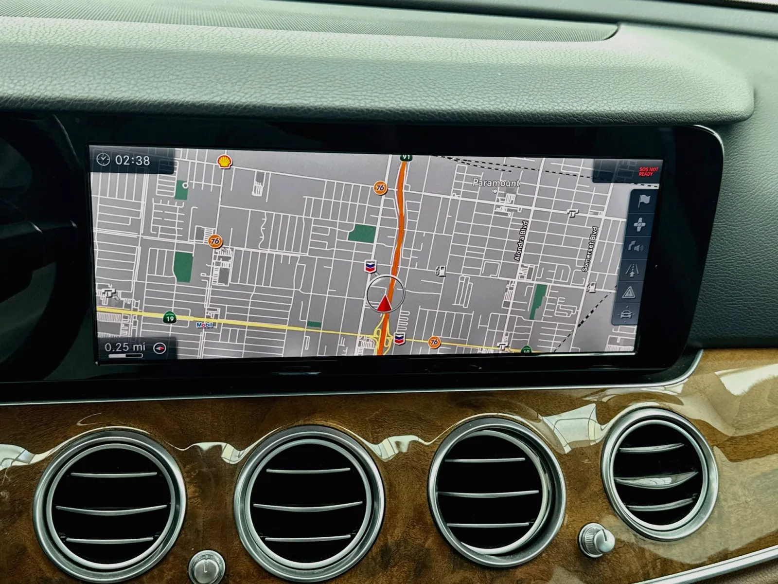 Mercedes-Benz E-Class photo 9