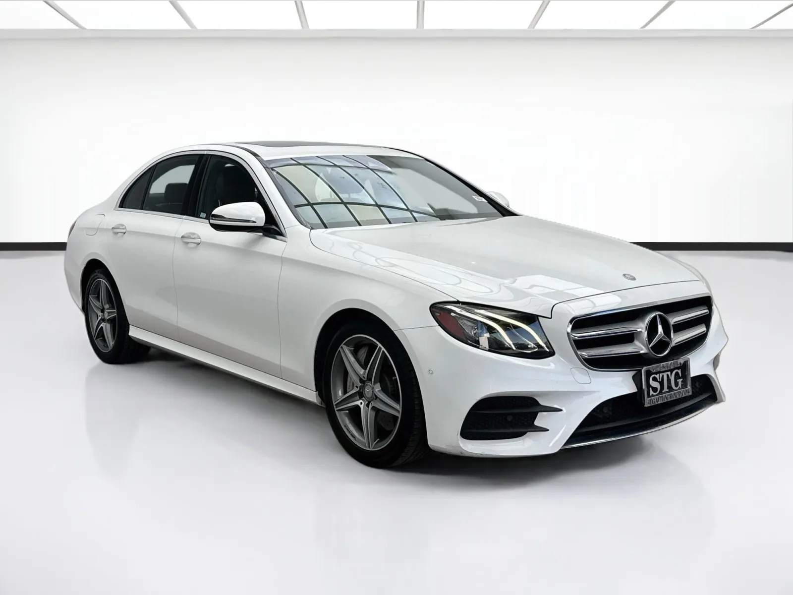 Mercedes-Benz E-Class photo 3