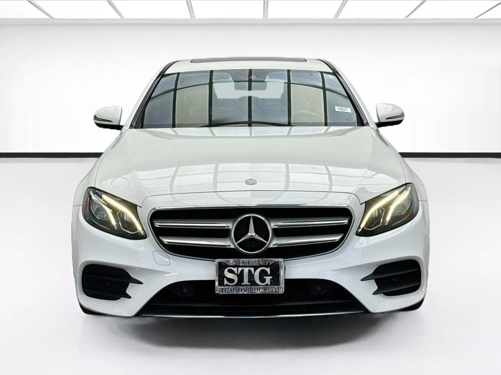 Mercedes-Benz E-Class photo 2