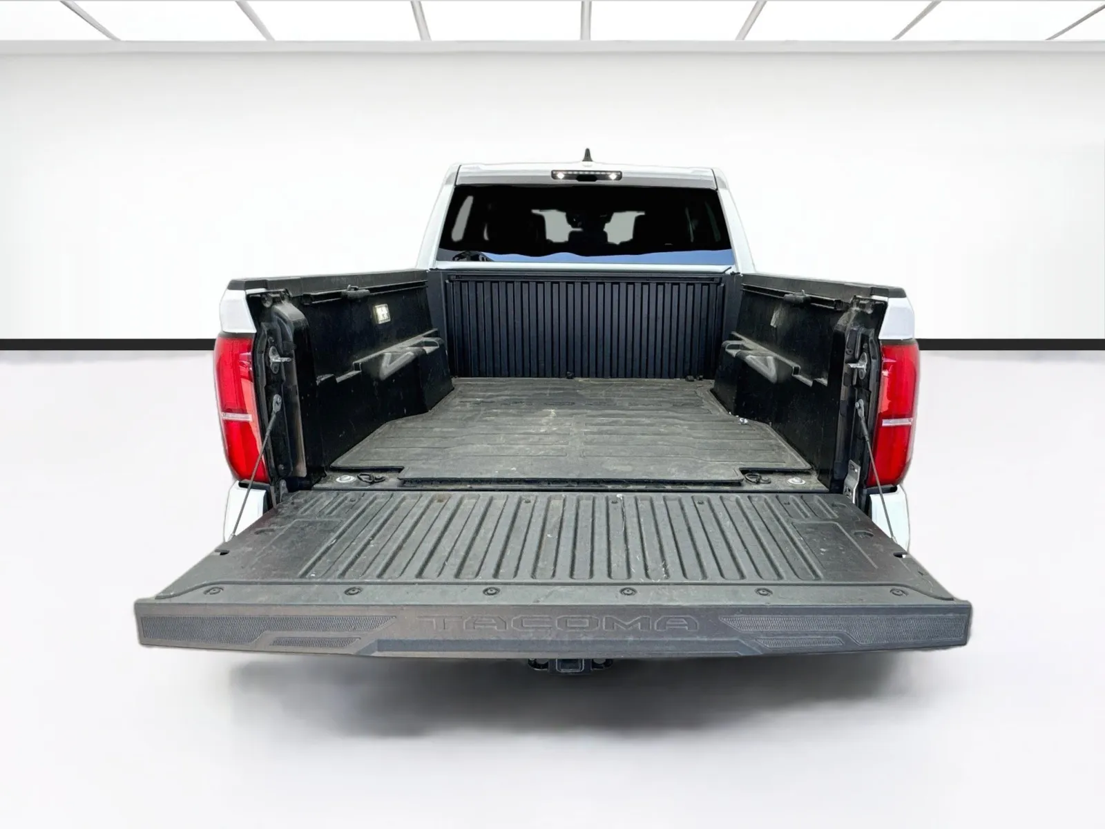 Toyota Tacoma photo 16