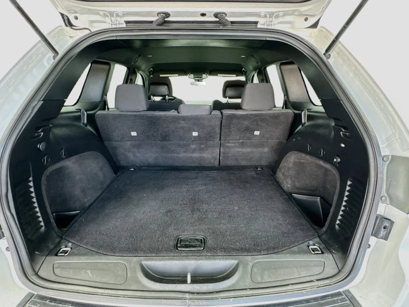 Jeep Grand Cherokee photo 17