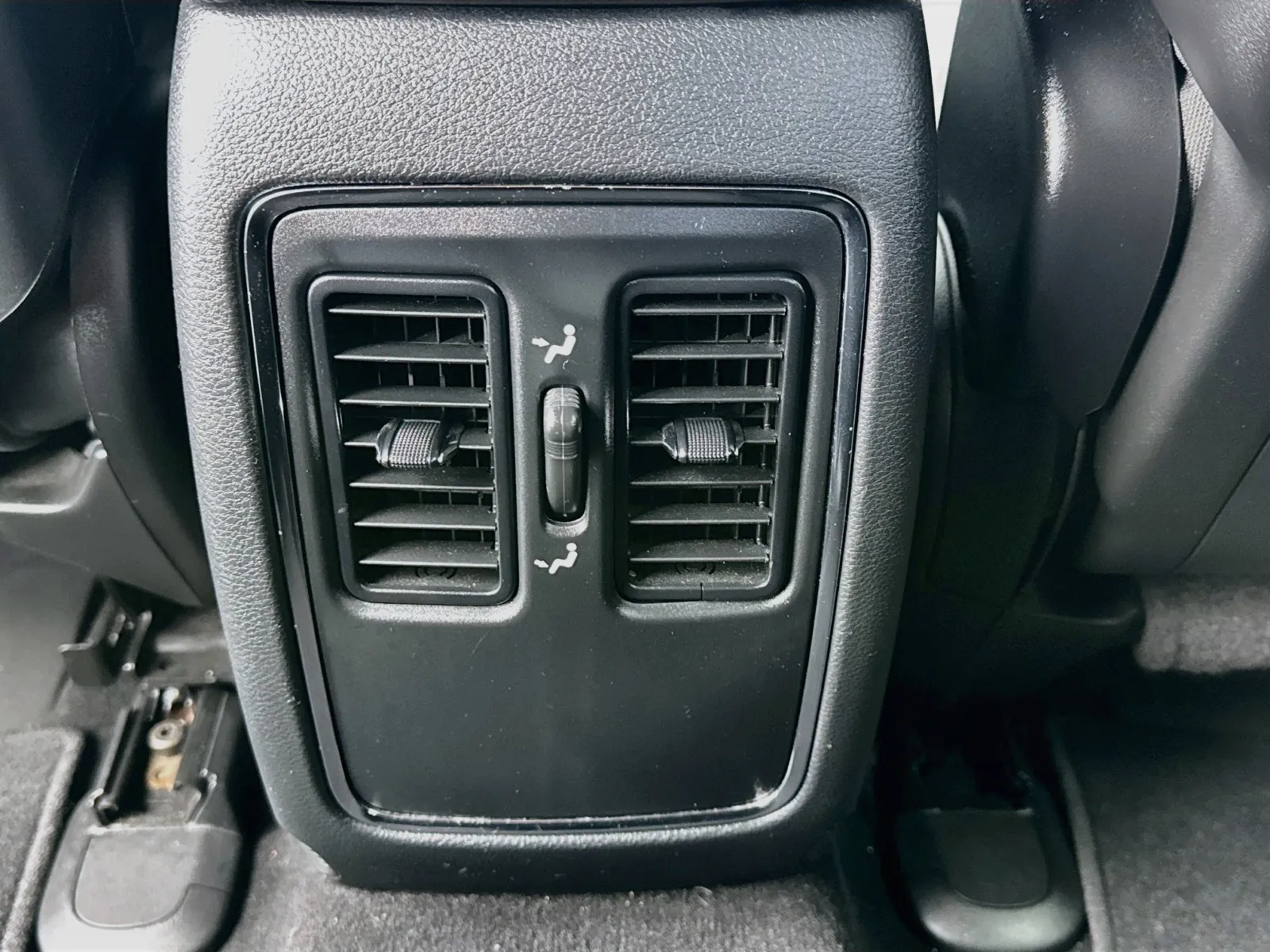 Jeep Grand Cherokee photo 16