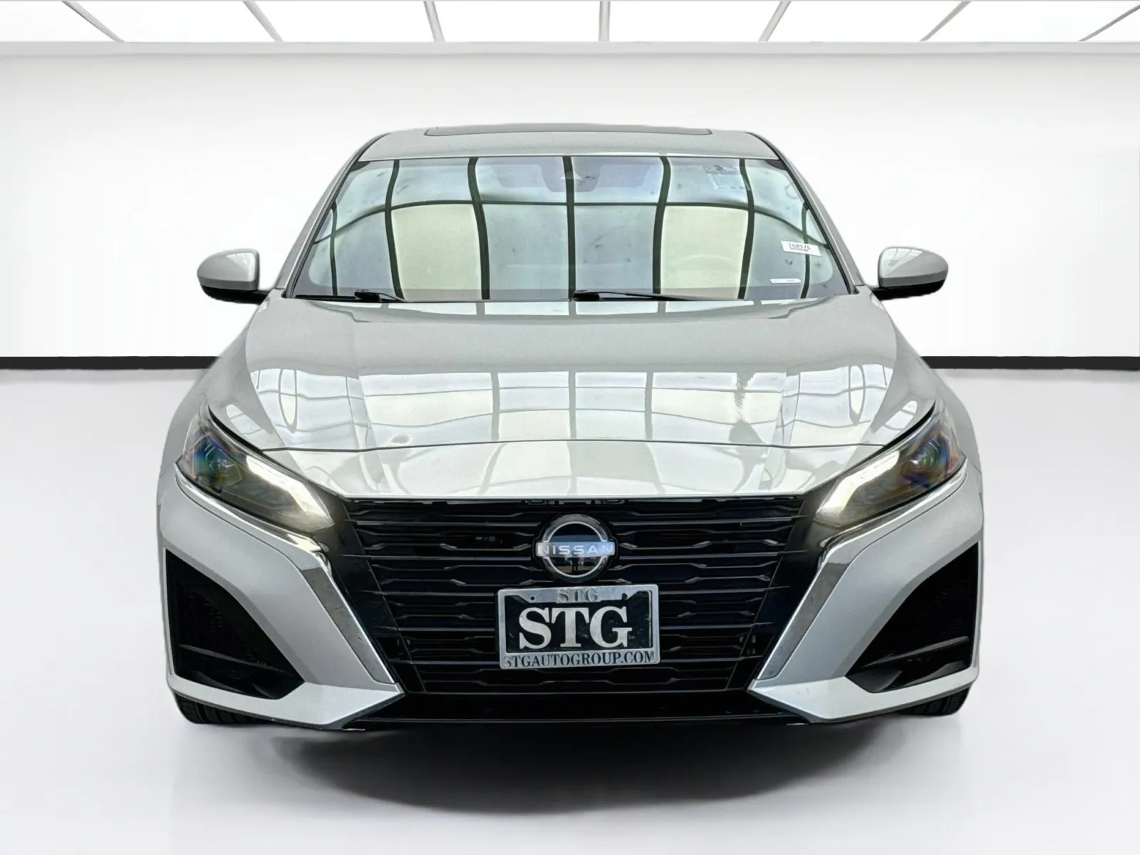 Nissan Altima photo 2