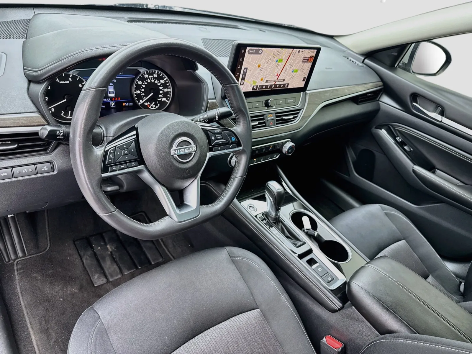 Nissan Altima photo 7