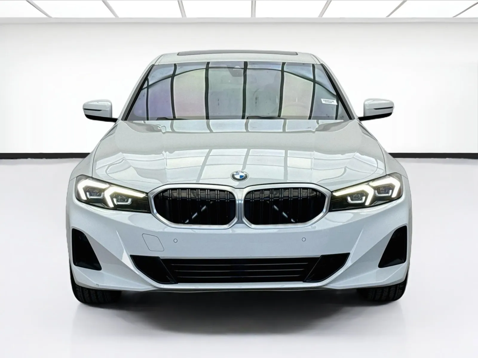 BMW 3 Series photo 2