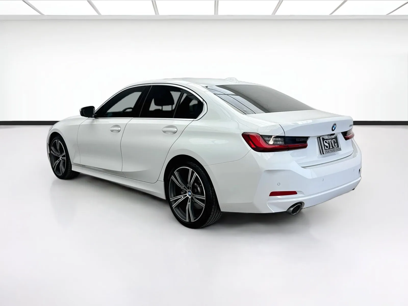 BMW 3 Series photo 6