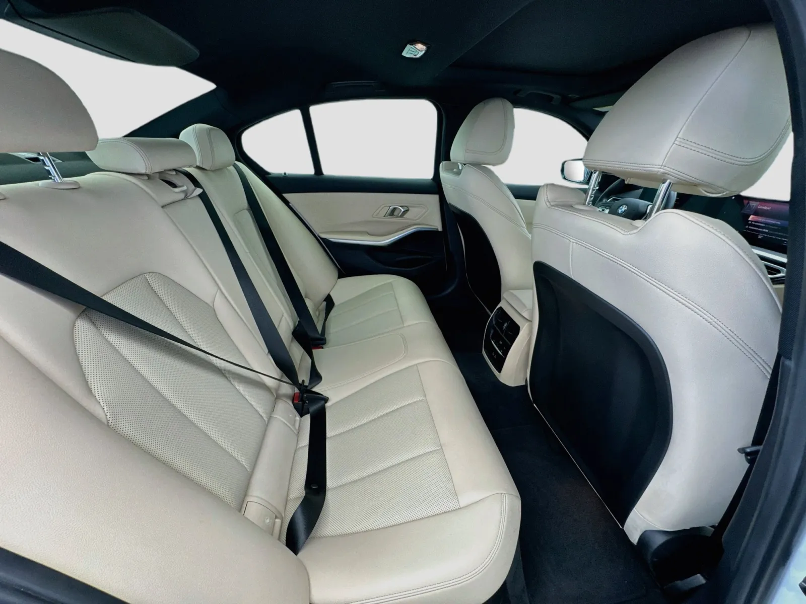 BMW 3 Series photo 19