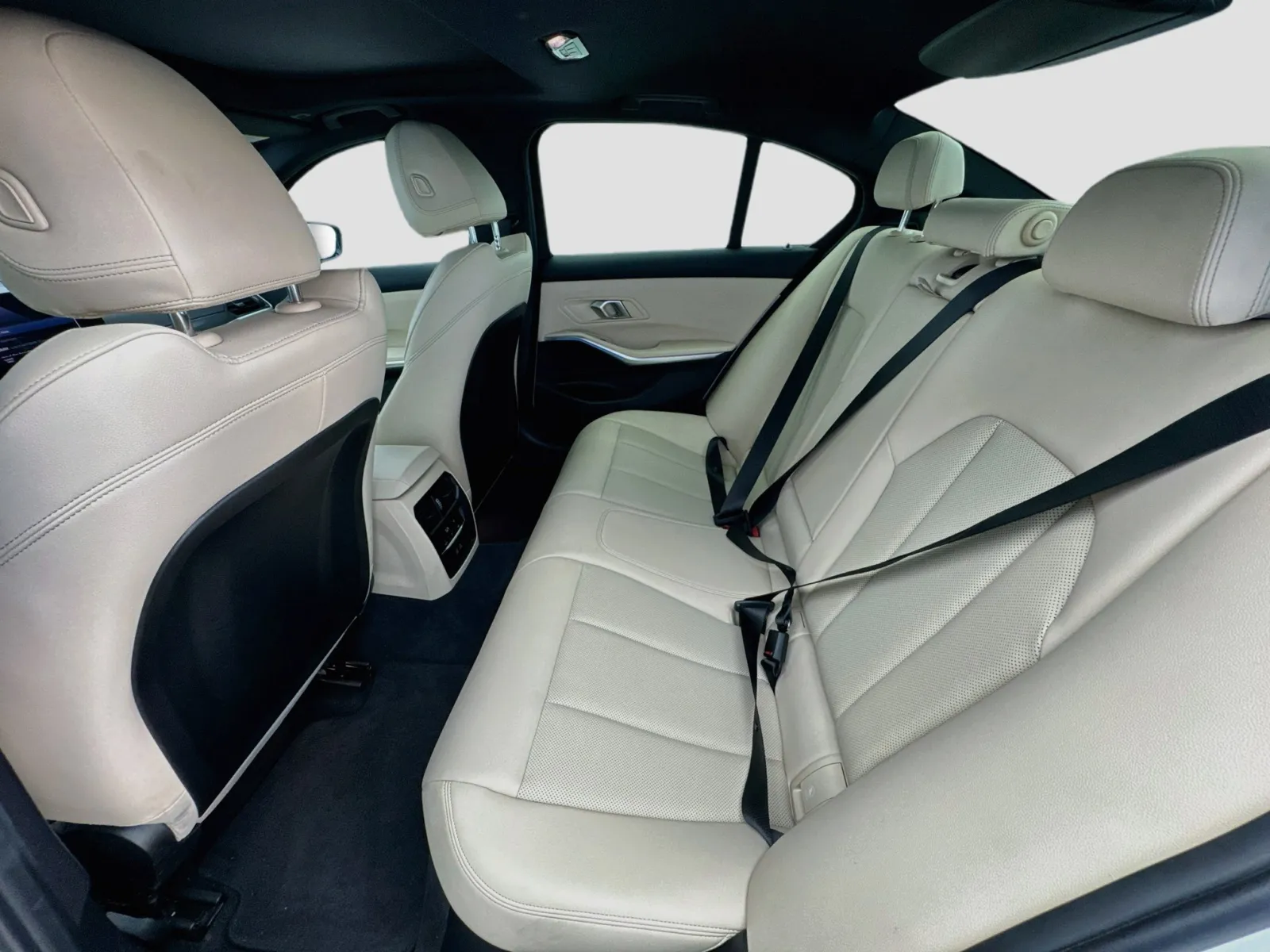 BMW 3 Series photo 16