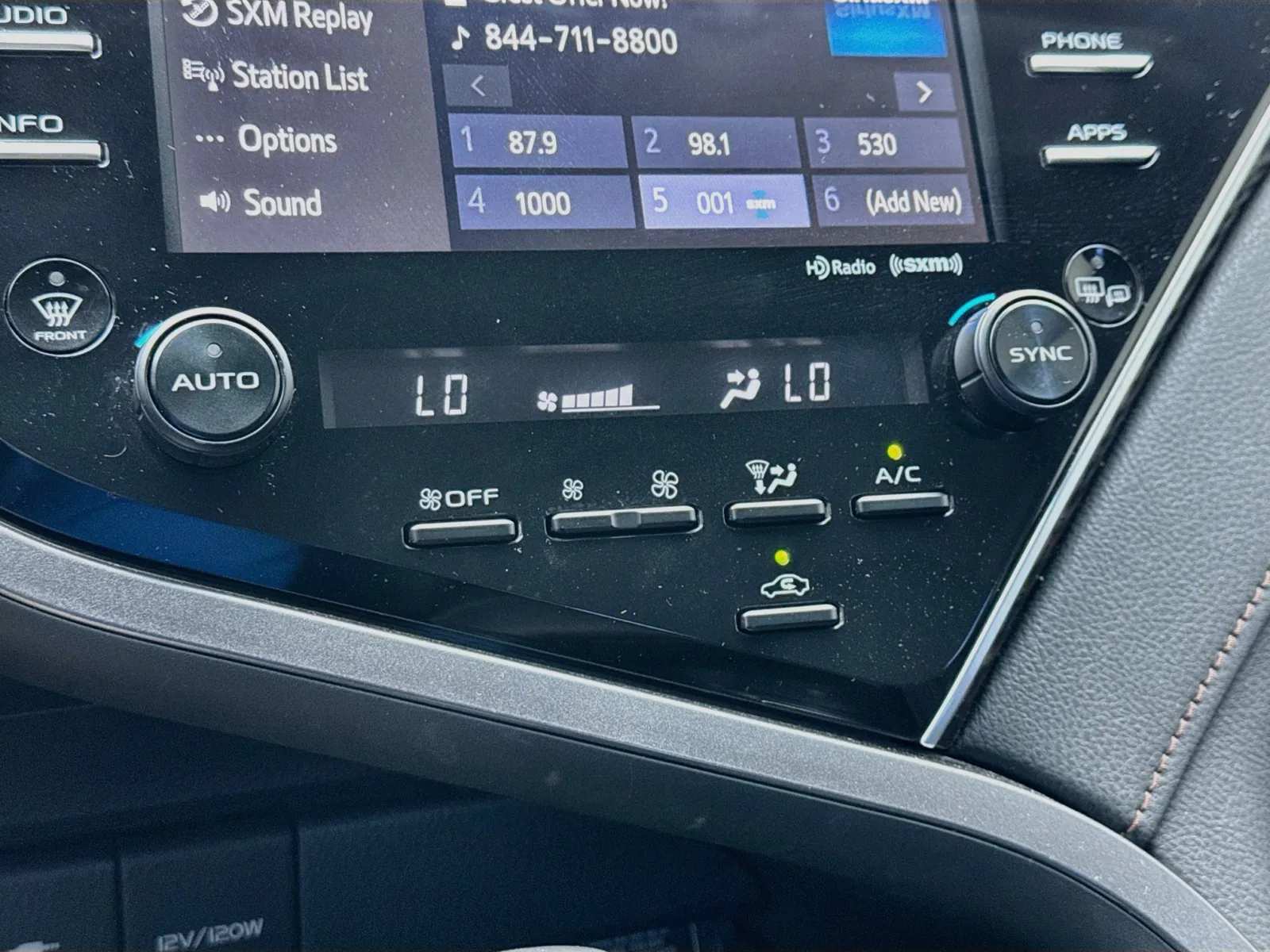 Toyota Camry photo 12