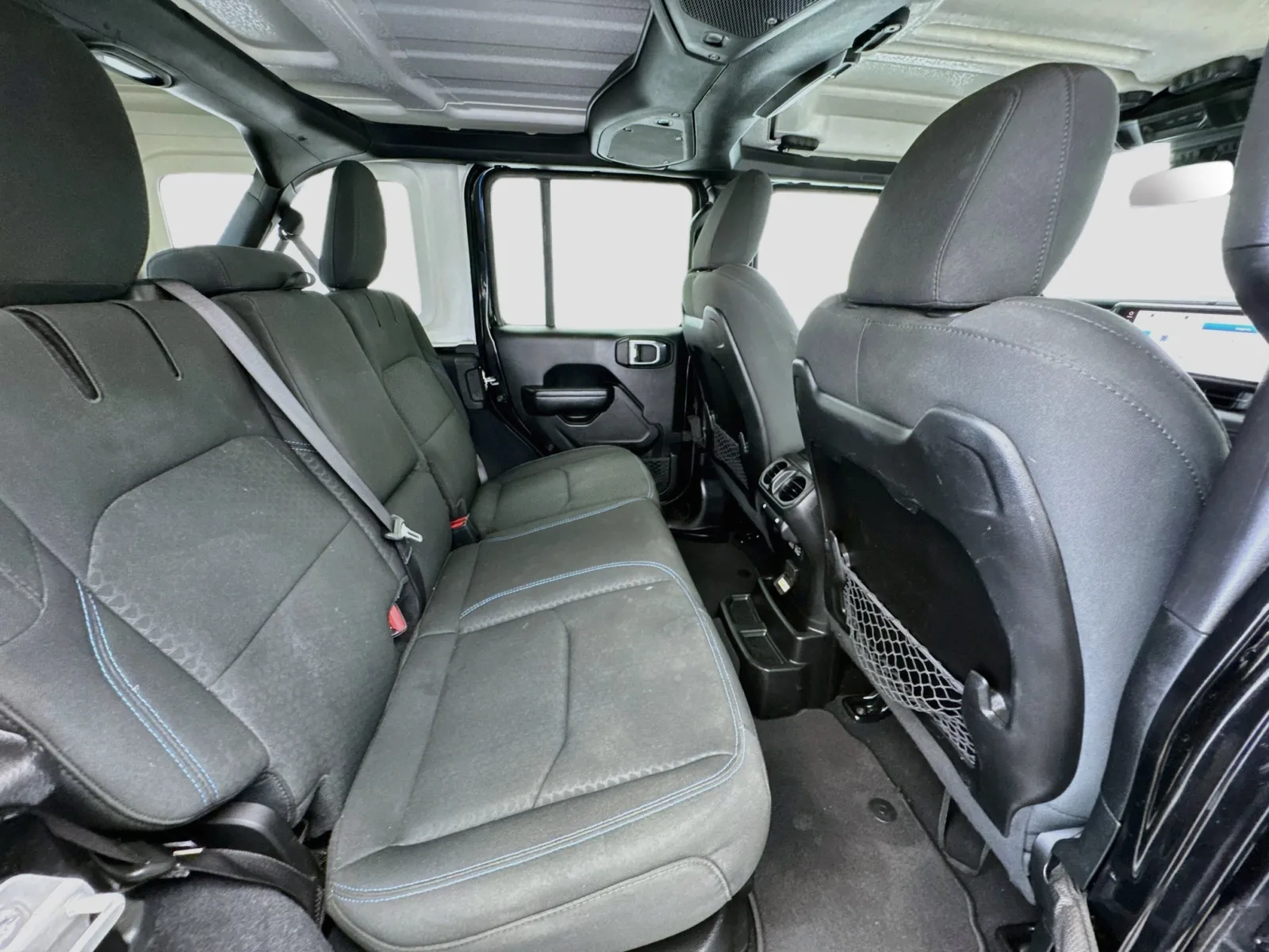 Jeep Wrangler photo 19
