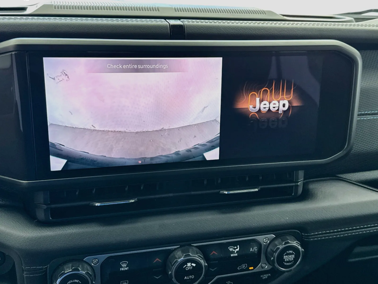 Jeep Wrangler photo 10