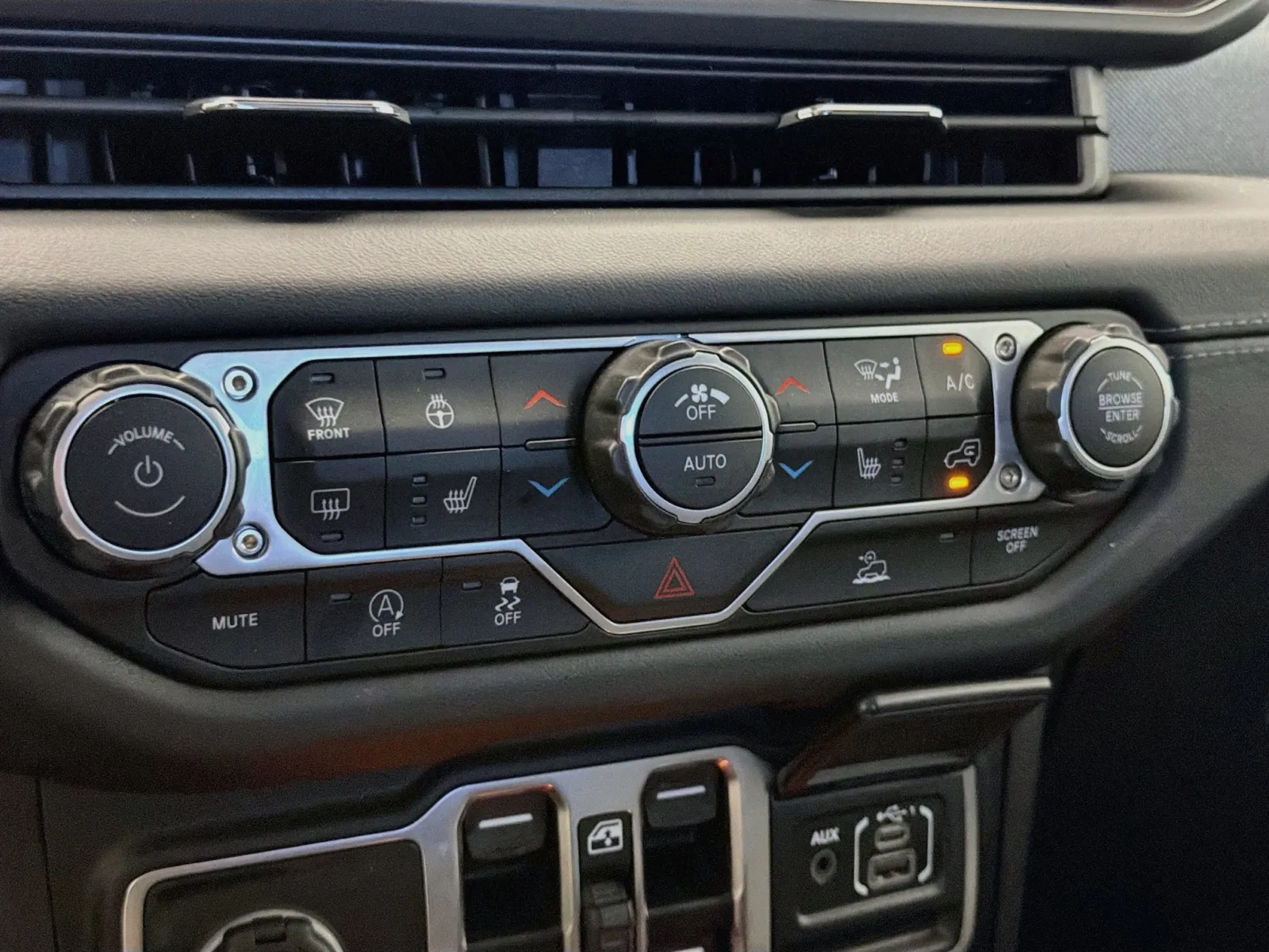 Jeep Wrangler photo 10