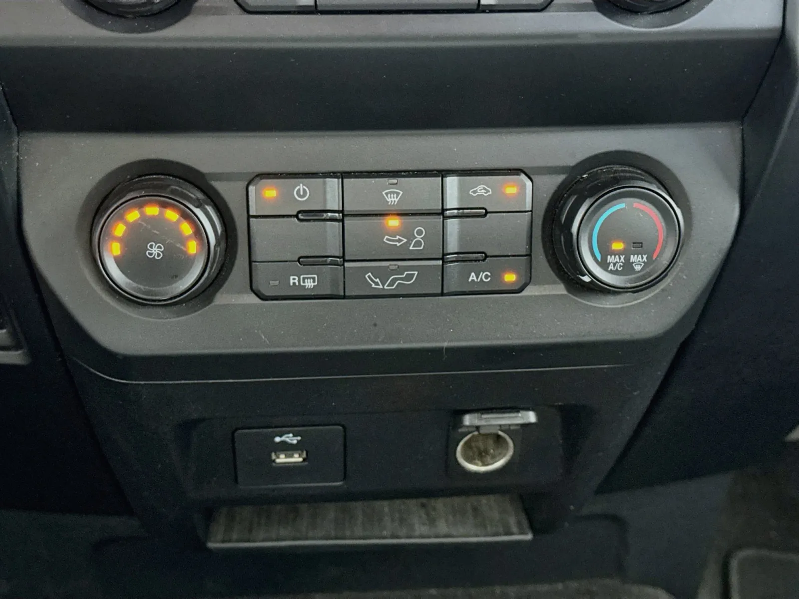 Ford F-150 photo 12