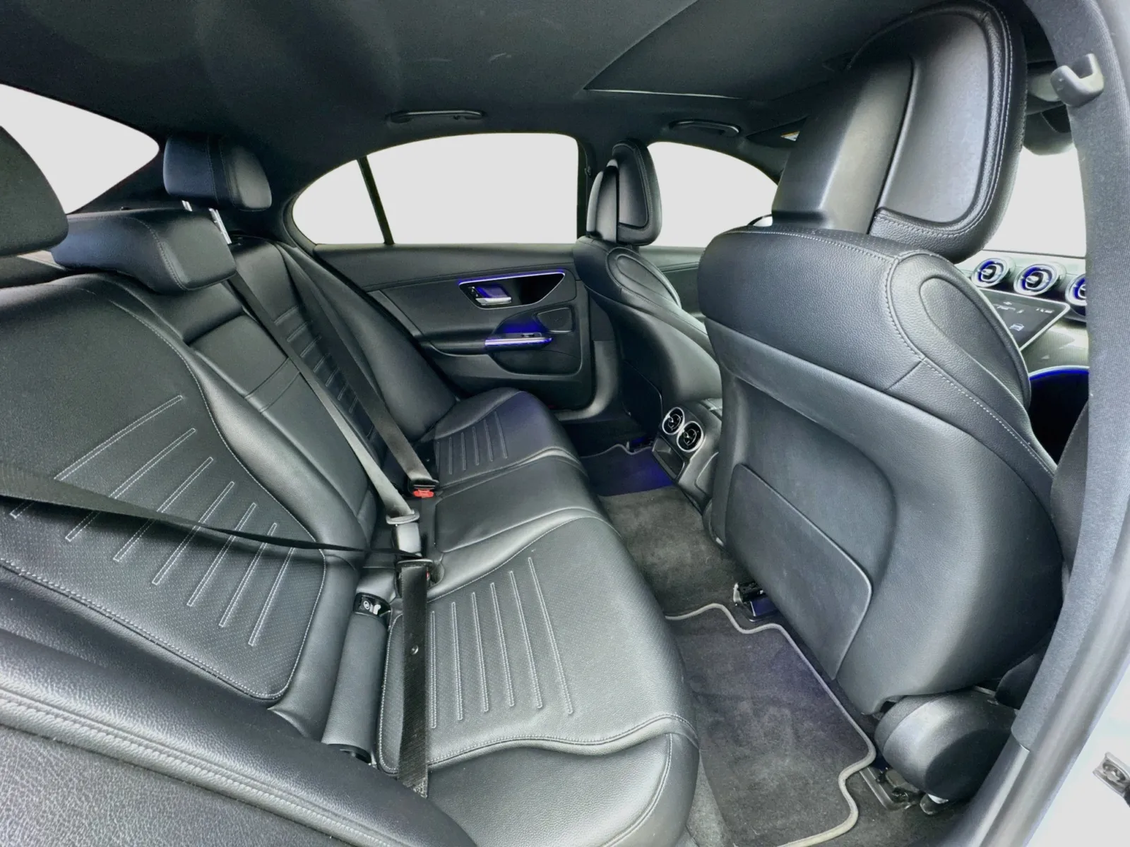 Mercedes-Benz C-Class photo 19
