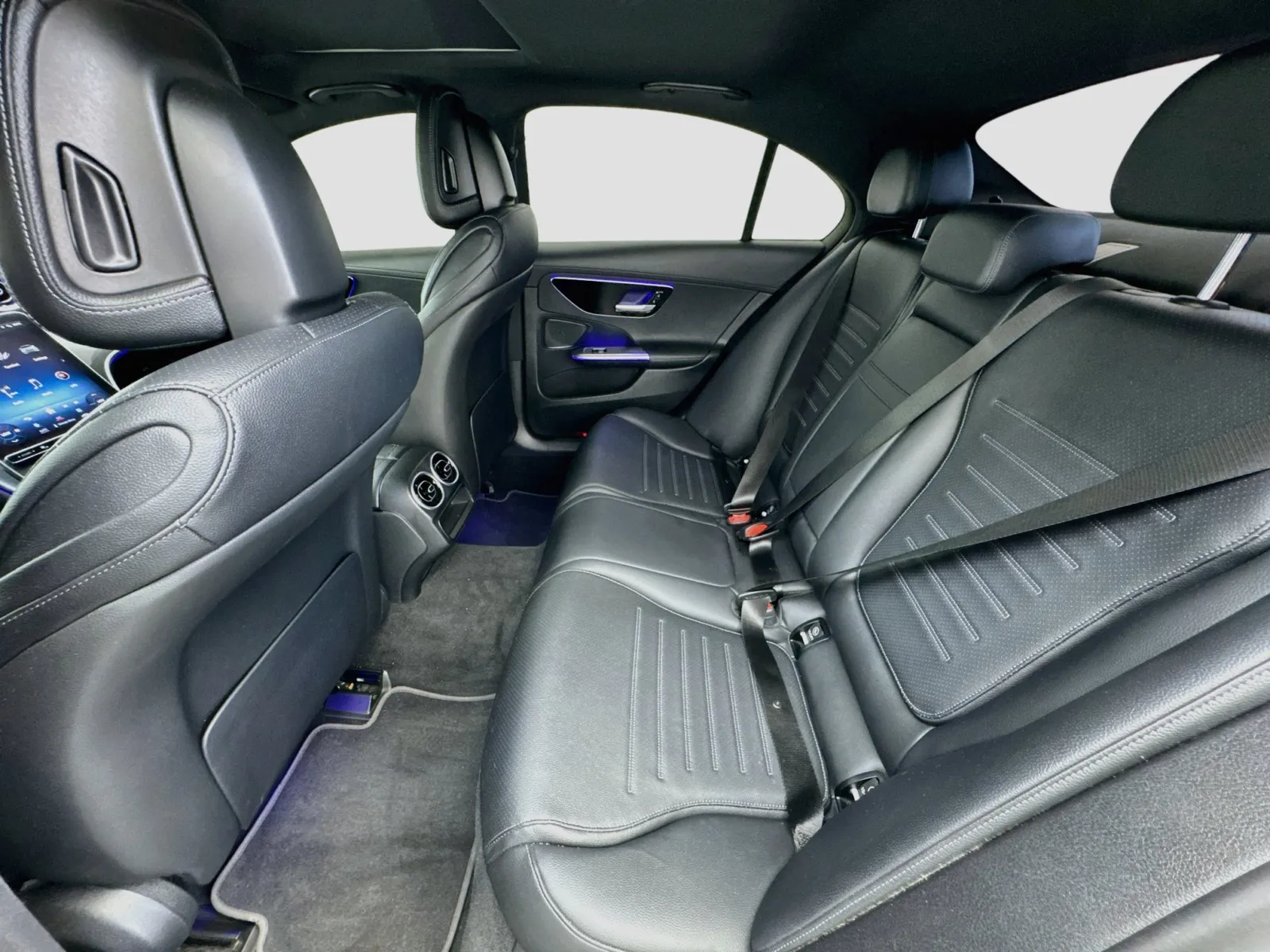 Mercedes-Benz C-Class photo 16
