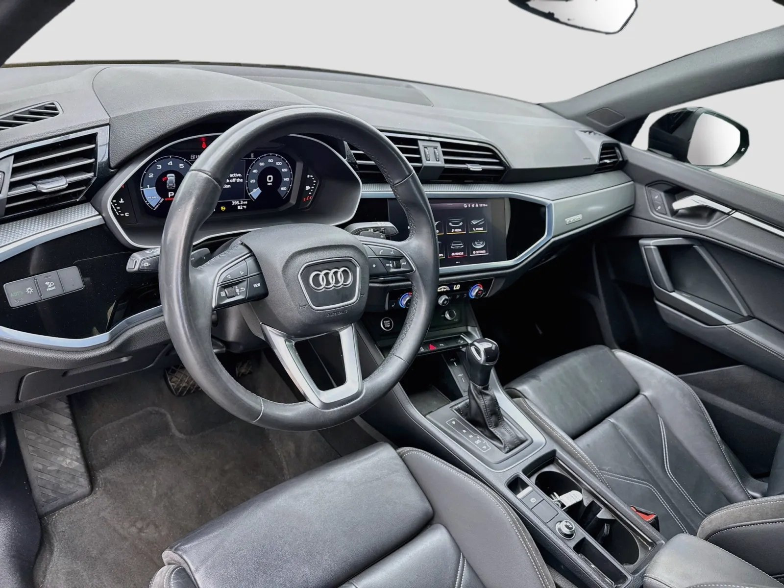 Audi Q3 photo 7