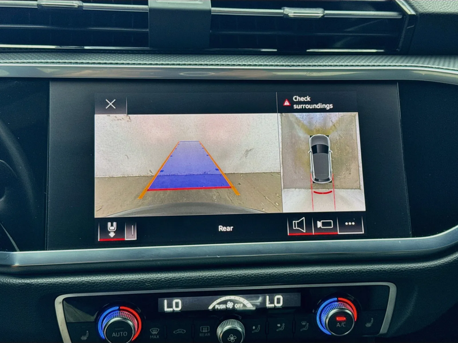 Audi Q3 photo 10