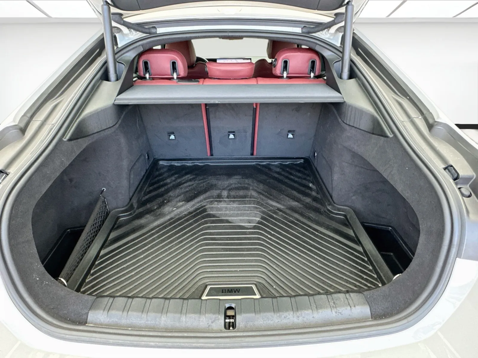 BMW i4 photo 18