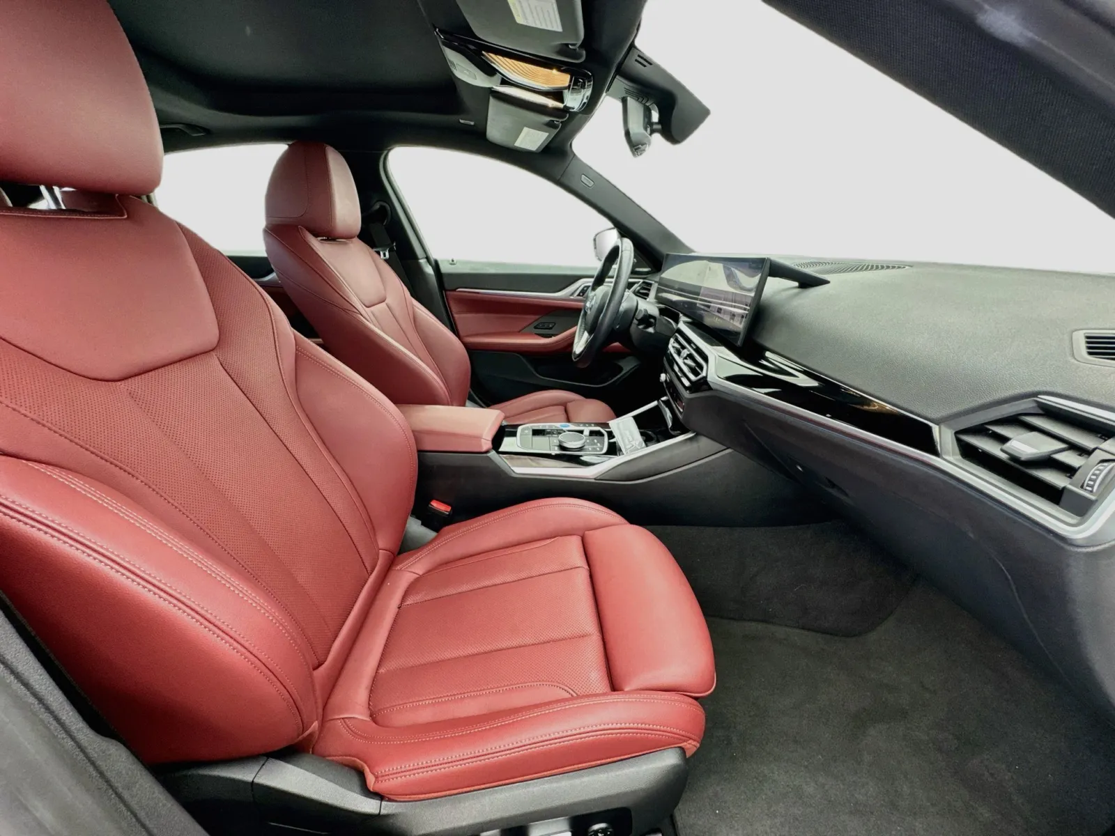 BMW i4 photo 20