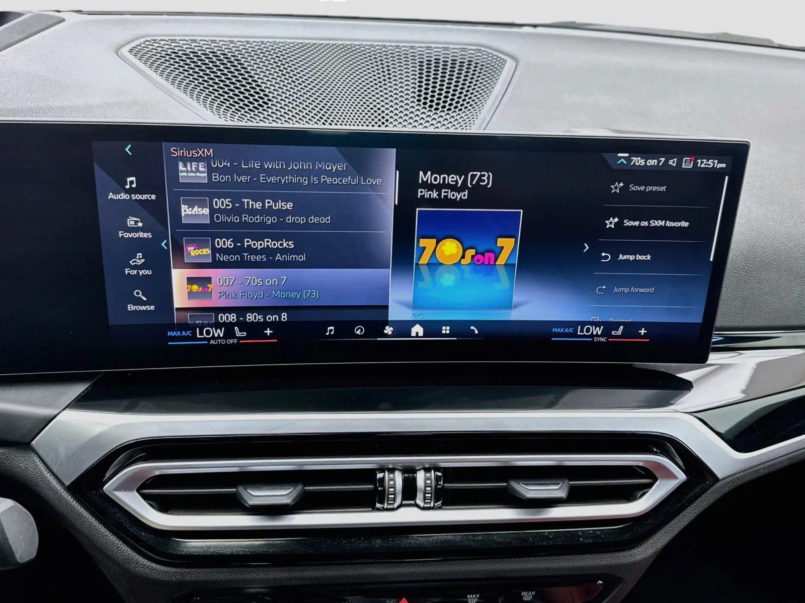 BMW i4 photo 11