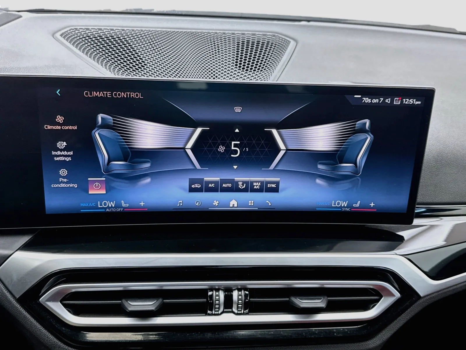 BMW i4 photo 12