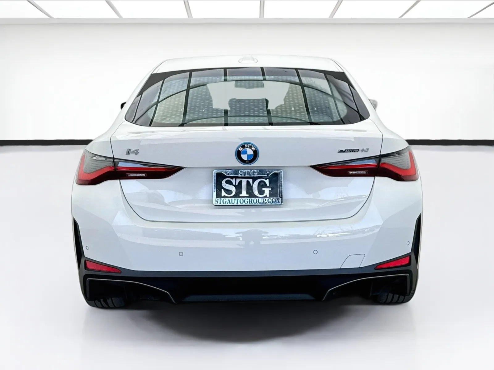 BMW i4 photo 5