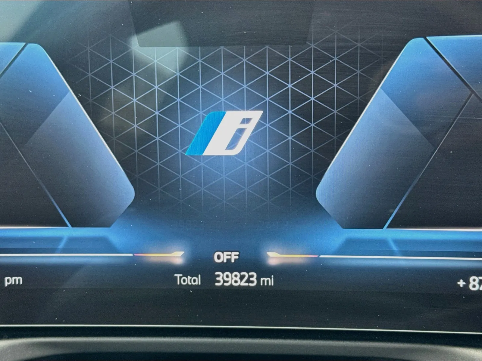 BMW i4 photo 8