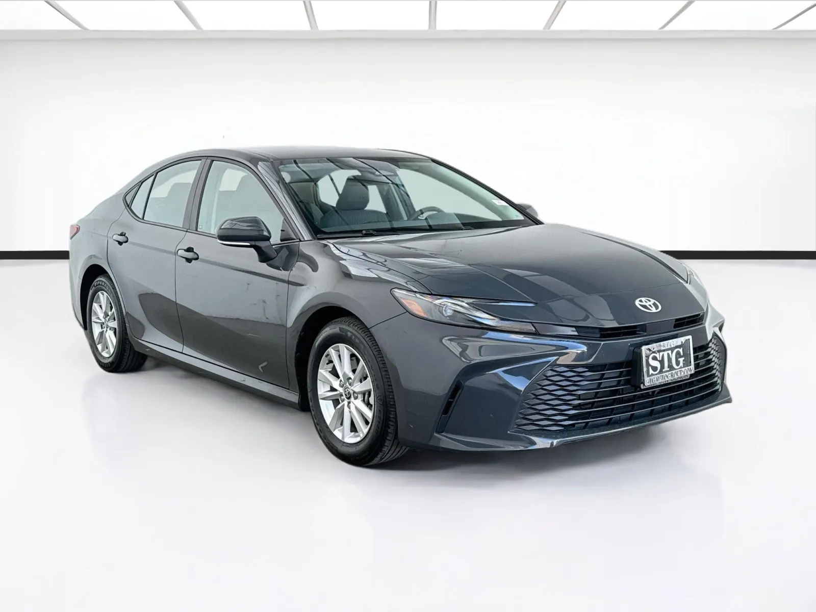 Toyota Camry photo 3